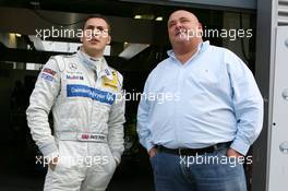 17.09.2005 Klettwitz, Germany,  Gary Paffett (GBR), DaimlerChrysler Bank AMG-Mercedes, Portrait, with one of his friends - DTM 2005 at Lausitzring (Deutsche Tourenwagen Masters)