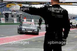 17.09.2005 Klettwitz, Germany,  Mika Häkkinen (FIN), Sport Edition AMG-Mercedes, AMG-Mercedes C-Klasse, returning to the pits - DTM 2005 at Lausitzring (Deutsche Tourenwagen Masters)