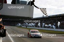 23.10.2005 Hockenheim, Germany,  Bernd Schneider (GER), Vodafone AMG-Mercedes, AMG-Mercedes C-Klasse, crossing the finish line to take the chequered flag - DTM 2005 at Hockenheimring (Deutsche Tourenwagen Masters)