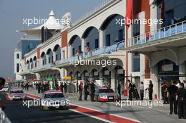 30.09.2005 Istanbul, Turkey, Overview of the pitlane - DTM 2005 at Istanbul Otodromo Speed Park (Deutsche Tourenwagen Masters)