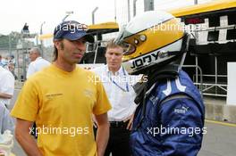 15.07.2005 Nürnberg, Germany,  Jody Scheckter (RSA) (right), getting some last minute advise from Heinz-Harald Frentzen (GER), Opel Performance Center, Portrait (left) - DTM 2005 Race of the Legends at Norisring (Deutsche Tourenwagen Masters)