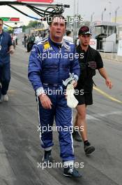 15.07.2005 Nürnberg, Germany,  Nigel Mansell (GBR), on the move to his next car. All drivers will use all cars of all manufacturers - DTM 2005 Race of the Legends at Norisring (Deutsche Tourenwagen Masters)