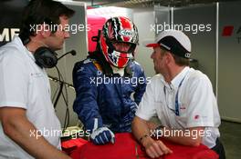 15.07.2005 Nürnberg, Germany,  Mick Doohan (AUS), listening to some advise from Allan McNish (GBR), Audi Sport Team Abt, Portrait - DTM 2005 Race of the Legends at Norisring (Deutsche Tourenwagen Masters)