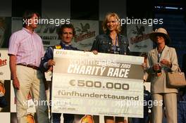 16.07.2005 Nürnberg, Germany,  Podium, Alain Prost (FRA) (1st) and Veronica Ferres (GER), actrice and ambassador of the Power Child charity, with the cheque of 500.000 euro - DTM 2005 Race of the Legends at Norisring (Deutsche Tourenwagen Masters)
