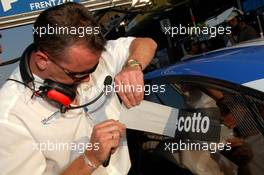 16.07.2005 Nürnberg, Germany,  An Opel mechanic changing the name on the car - DTM 2005 Race of the Legends at Norisring (Deutsche Tourenwagen Masters)