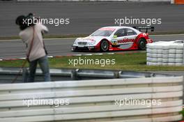 06.08.2005 Nürburg, Germany,  A cameraman filming Bernd Schneider (GER), Vodafone AMG-Mercedes, AMG-Mercedes C-Klasse - DTM 2005 at Nürburgring (Deutsche Tourenwagen Masters)