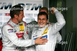 06.08.2005 Nürburg, Germany,  Bernd Schneider (GER), Vodafone AMG-Mercedes, Portrait and Mika Häkkinen (FIN), Sport Edition AMG-Mercedes, Portrait, congratulate Gary Paffett (GBR), DaimlerChrysler Bank AMG-Mercedes, AMG-Mercedes C-Klasse, with his pole position - DTM 2005 at Nürburgring (Deutsche Tourenwagen Masters)