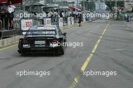 15.07.2005 Nürnberg, Germany,  Mika Häkkinen (FIN), Sport Edition AMG-Mercedes, AMG-Mercedes C-Klasse, crossling the finish line - DTM 2005 at Norisring (Deutsche Tourenwagen Masters)