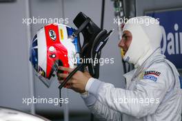 15.07.2005 Nürnberg, Germany,  Gary Paffett (GBR), DaimlerChrysler Bank AMG-Mercedes, Portrait, putting on his helmet - DTM 2005 at Norisring (Deutsche Tourenwagen Masters)