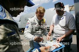 15.07.2005 Nürnberg, Germany,  Mika Häkkinen (FIN), Sport Edition AMG-Mercedes, AMG-Mercedes C-Klasse, crossling the finish line - DTM 2005 at Norisring (Deutsche Tourenwagen Masters)