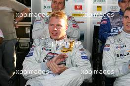 16.07.2005 Nürnberg, Germany,  Mika Häkkinen (FIN), Sport Edition AMG-Mercedes, Portrait, applauds the pole position of Tom Kristensen (DNK) - DTM 2005 at Norisring (Deutsche Tourenwagen Masters)