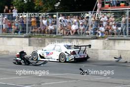 17.07.2005 Nürnberg, Germany,  Stefan Mücke (GER), Mücke Motorsport, AMG-Mercedes C-Klasse, almost driving into the debrish left on the track after Rinaldo Capello (ITA), Audi Sport Team Joest, Audi A4 DTM, crashed into the wall - DTM 2005 at Norisring (Deutsche Tourenwagen Masters)