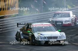 17.07.2005 Nürnberg, Germany,  Gary Paffett (GBR), DaimlerChrysler Bank AMG-Mercedes, AMG-Mercedes C-Klasse, leads Tom Kristensen (DNK), Audi Sport Team Abt, Audi A4 DTM - DTM 2005 at Norisring (Deutsche Tourenwagen Masters)