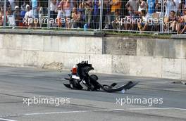 17.07.2005 Nürnberg, Germany,  Debrish left on the track after Rinaldo Capello (ITA), Audi Sport Team Joest, Audi A4 DTM, crashed into the wall - DTM 2005 at Norisring (Deutsche Tourenwagen Masters)