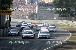 17.07.2005 Nürnberg, Germany,  Start of the race, with Tom Kristensen (DNK), Audi Sport Team Abt, Audi A4 DTM and Gary Paffett (GBR), DaimlerChrysler Bank AMG-Mercedes, AMG-Mercedes C-Klasse, side-by-side to the first corner - DTM 2005 at Norisring (Deutsche Tourenwagen Masters)