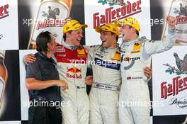 26.06.2005 Oschersleben, Germany,  Podium, Gary Paffett (GBR), DaimlerChrysler Bank AMG-Mercedes, Portrait (1st), center), Mattias Ekström (SWE), Audi Sport Team Abt Sportsline, Portrait (2nd, left) and Jamie Green (GBR), Salzgitter AMG-Mercedes, Portrait (3rd, right), having a laugh with Hans-Jürgen Mattheis (GER), Team Manager HWA (far left) - DTM 2005 at Motopark Oschersleben (Deutsche Tourenwagen Masters)