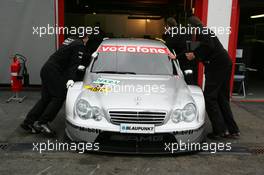 29.03.2005 Francorchamps, Belgium,  Mercedes mechanics push the car of Bernd Schneider (GER), Vodafone AMG-Mercedes, AMG-Mercedes C-Klasse, back into the pits - DTM Season 2005 Pre-Season testing at Spa Francorchamps (Deutsche Tourenwagen Masters)