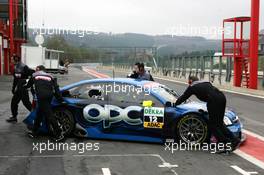 29.03.2005 Francorchamps, Belgium,  Opel mechanics push the car of Manuel Reuter (GER), Opel Performance Center, Opel Vectra GTS V8, back into the pits - DTM Season 2005 Pre-Season testing at Spa Francorchamps (Deutsche Tourenwagen Masters)