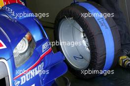26.08.2005 Zandvoort, The Netherlands,  Tyre in tyre heater, ready to be mounted on the car - DTM 2005 at Circuit Park Zandvoort (Deutsche Tourenwagen Masters)