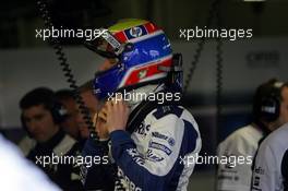 04.03.2005 Melbourne, Australia, Mark Webber, AUS, BMW WilliamsF1 Team, FW27, Pitlane, Box, Garage - Friday, March, Formula 1 World Championship, Rd 1, Australian Grand Prix