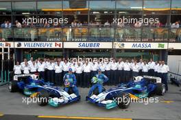 04.03.2005 Melbourne, Australia, TEAM SHOT at Sauber - Friday, March, Formula 1 World Championship, Rd 1, Australian Grand Prix