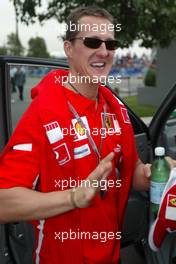 04.03.2005 Melbourne, Australia, Michael Schumacher, GER, Ferrari is leaving the circuit - Friday, March, Formula 1 World Championship, Rd 1, Australian Grand Prix