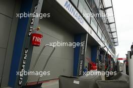 04.03.2005 Melbourne, Australia, Closed doors at Minardi - Friday, March, Formula 1 World Championship, Rd 1, Australian Grand Prix