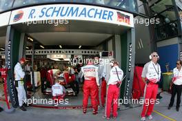 04.03.2005 Melbourne, Australia, TOYOTA Box, Ralf Schumacher, GER, Panasonic Toyota Racing, right Ove Andersson, SWE - Friday, March, Formula 1 World Championship, Rd 1, Australian Grand Prix, Practice
