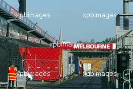 27.02.2005 Melbourne, Australia, Feature - First preparations of the teams, all the stuff arrives with big trucks in containers at the Park / Track - Sunday, Formula 1 World Championship, Rd 1, Australian Grand Prix