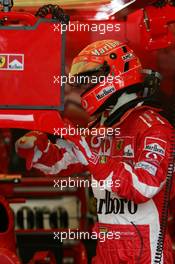 05.03.2005 Melbourne, Australia, Michael Schumacher, GER, Scuderia Ferrari Marlboro, F2004M, Pitlane, Box, Garage - Saturday, March, Formula 1 World Championship, Rd 1, Australian Grand Prix, Practice