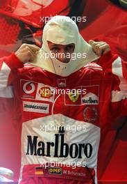 05.03.2005 Melbourne, Australia, Michael Schumacher, GER, Scuderia Ferrari Marlboro, F2004M, Pitlane, Box, Garage - Saturday, March, Formula 1 World Championship, Rd 1, Australian Grand Prix, Qualifying