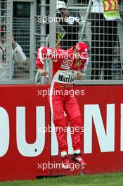 06.03.2005 Melbourne, Australia, Michael Schumacher, GER, Ferrari on the way to the 2005 group picture - Sunday, March, Formula 1 World Championship, Rd 1, Australian Grand Prix