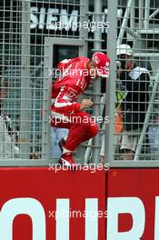 06.03.2005 Melbourne, Australia, Michael Schumacher, GER, Ferrari on the way to the 2005 group picture - Sunday, March, Formula 1 World Championship, Rd 1, Australian Grand Prix