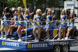 02.03.2005 Melbourne, Australia, Fosters girls - Wednesday, March, Formula 1 World Championship, Rd 1, Australian Grand Prix
