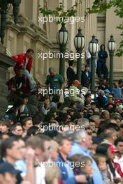 02.03.2005 Melbourne, Australia, many people turned out for the event in the city - Wednesday, March, Formula 1 World Championship, Rd 1, Australian Grand Prix