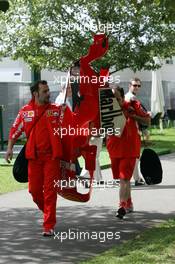02.03.2005 Melbourne, Australia, Ferrari mechanics bring an engine cover - Wednesday, March, Formula 1 World Championship, Rd 1, Australian Grand Prix