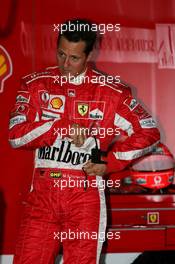 08.04.2005 Barcelona, Spain, Michael Schumacher, GER, Scuderia Ferrari Marlboro F2005, Pitlane, Box, Garage - Friday, April, Formula 1 Testing, Circuit de Catalunya (ESP)