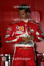 08.04.2005 Barcelona, Spain, Michael Schumacher, GER, Scuderia Ferrari Marlboro F2005, Pitlane, Box, Garage - Friday, April, Formula 1 Testing, Circuit de Catalunya (ESP)