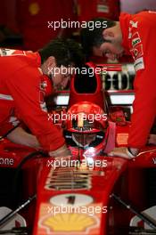 08.04.2005 Barcelona, Spain, Michael Schumacher, GER, Scuderia Ferrari Marlboro F2005, Pitlane, Box, Garage - Friday, April, Formula 1 Testing, Circuit de Catalunya (ESP)