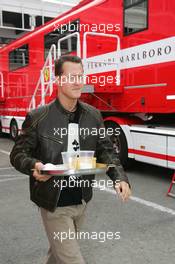 08.04.2005 Barcelona, Spain, Michael Schumacher, GER, Ferrari with his breakfast - Friday, April, Formula 1 Testing, Circuit de Catalunya (ESP)