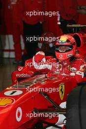 08.04.2005 Barcelona, Spain, Michael Schumacher, GER, Scuderia Ferrari Marlboro F2005, Pitlane, Box, Garage - Friday, April, Formula 1 Testing, Circuit de Catalunya (ESP)