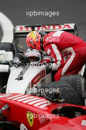 11.09.2005 Spa Francorchamps, Belgium,  Michael Schumacher, GER, Scuderia Ferrari Marlboro, F2005, Action, Track and Takuma Sato, JPN,  BAR Honda crashed at turn 1 - September, Formula 1 World Championship, Rd 16, Belgian Grand Prix, Sunday Race