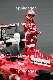 11.09.2005 Spa Francorchamps, Belgium,  Michael Schumacher, GER, Scuderia Ferrari Marlboro, F2005, Action, Track and Takuma Sato, JPN,  BAR Honda crashed at turn 1 - September, Formula 1 World Championship, Rd 16, Belgian Grand Prix, Sunday Race