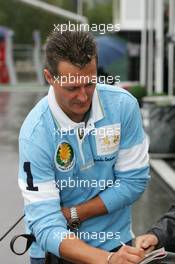 11.09.2005 Spa-Francorchamps, Belgium, Michael Schumacher, GER, Ferrari signs an autograph - September, Formula 1 World Championship, Rd 16, Belgian Grand Prix