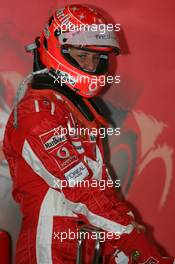 01.04.2005 Manama, Bahrain, Michael Schumacher, GER, Scuderia Ferrari Marlboro, F2005, Pitlane, Box, Garage - Friday, April, Formula 1 World Championship, Rd 3, Bahrain Grand Prix, BHR, Practice