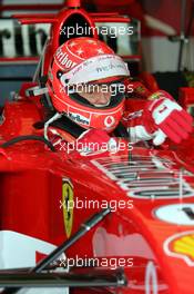 01.04.2005 Manama, Bahrain, Michael Schumacher, GER, Scuderia Ferrari Marlboro, F2005, Pitlane, Box, Garage - Friday, April, Formula 1 World Championship, Rd 3, Bahrain Grand Prix, BHR, Practice