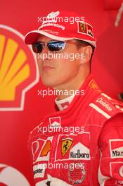 01.04.2005 Manama, Bahrain, Michael Schumacher, GER, Scuderia Ferrari Marlboro F2005, Pitlane, Box, Garage - Friday, April, Formula 1 World Championship, Rd 3, Bahrain Grand Prix, BHR, Practice