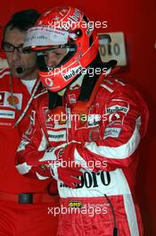 01.04.2005 Manama, Bahrain, Michael Schumacher, GER, Scuderia Ferrari Marlboro, F2005, Pitlane, Box, Garage - Friday, April, Formula 1 World Championship, Rd 3, Bahrain Grand Prix, BHR, Practice