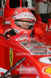 01.04.2005 Manama, Bahrain, Michael Schumacher, GER, Scuderia Ferrari Marlboro, F2005, Pitlane, Box, Garage - Friday, April, Formula 1 World Championship, Rd 3, Bahrain Grand Prix, BHR