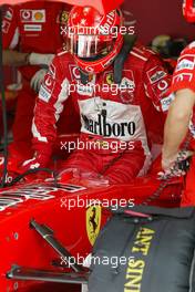 01.04.2005 Manama, Bahrain, Michael Schumacher, GER, Scuderia Ferrari Marlboro F2005, Pitlane, Box, Garage - Friday, April, Formula 1 World Championship, Rd 3, Bahrain Grand Prix, BHR, Practice